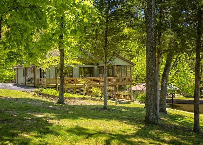 Hébergement de vacances Stylish 4br Lakefront W Hot Tub Marion