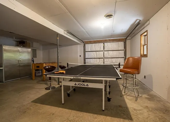 Stylish 4br Lakefront W Hot Tub Hébergement de vacances *