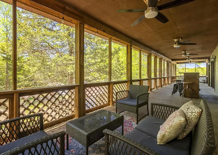 Hébergement de vacances Stylish 4br Lakefront W Hot Tub Marion