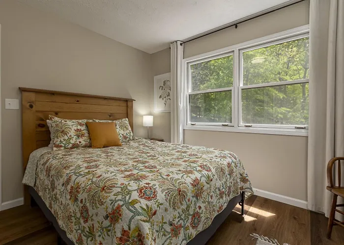 Hébergement de vacances Stylish 4br Lakefront W Hot Tub Marion