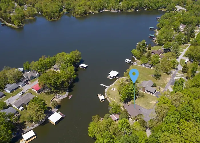 Hébergement de vacances Stylish 4br Lakefront W Hot Tub Marion