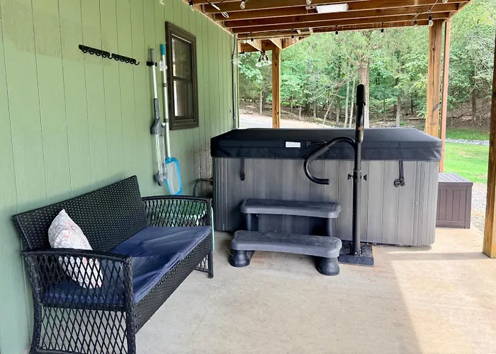 Holiday home Hot Tub Diving Board Slide & More! *