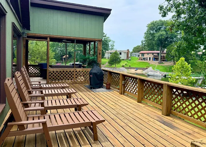 Hot Tub Diving Board Slide & More! Holiday home Marion